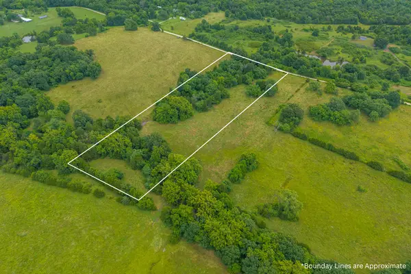 16 State Highway 32, Stockton, MO 65785