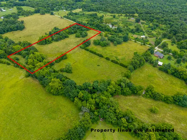 17 State Highway 32, Stockton, MO 65785