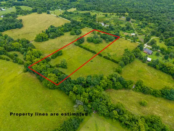 18 State Highway 32, Stockton, MO 65785