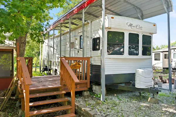 556 Jellystone Avenue, Hollister, MO 65672