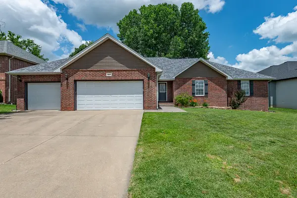 853 E Meadow Garden Court, Nixa, MO 65714