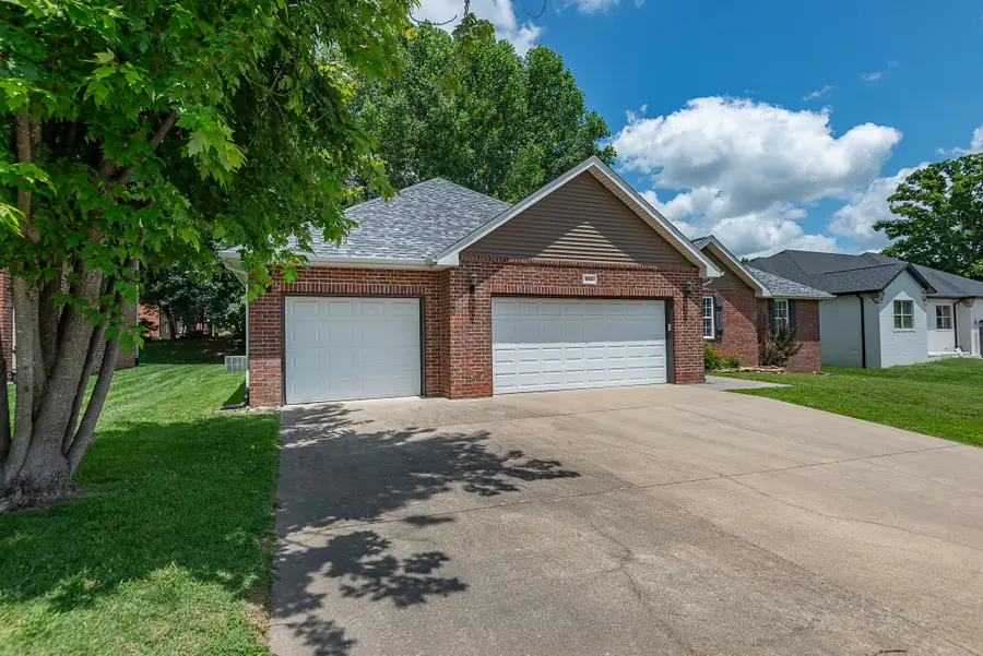853 E Meadow Garden Court, Nixa, MO 65714 - #2