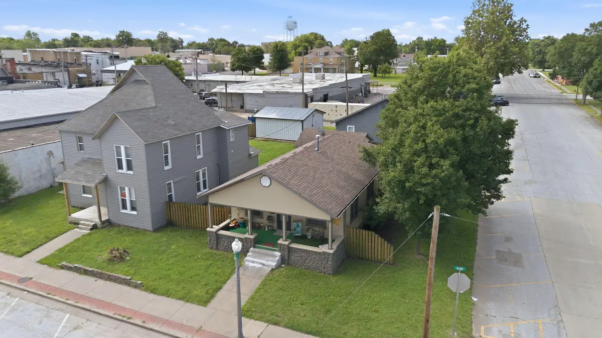 36 W Olive Street, Aurora, MO 65605 - #1