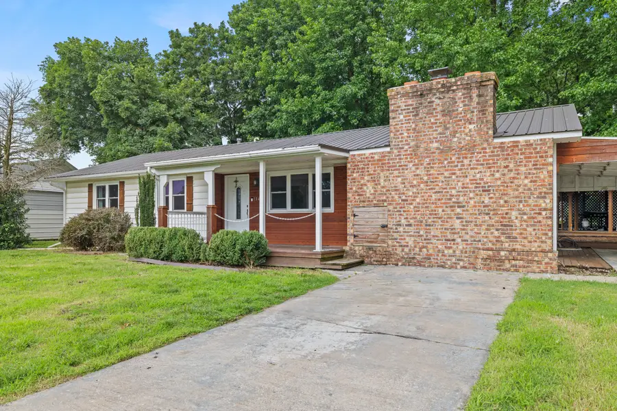 1343 Woodlawn Avenue, Mount Vernon, MO 65712 - #3