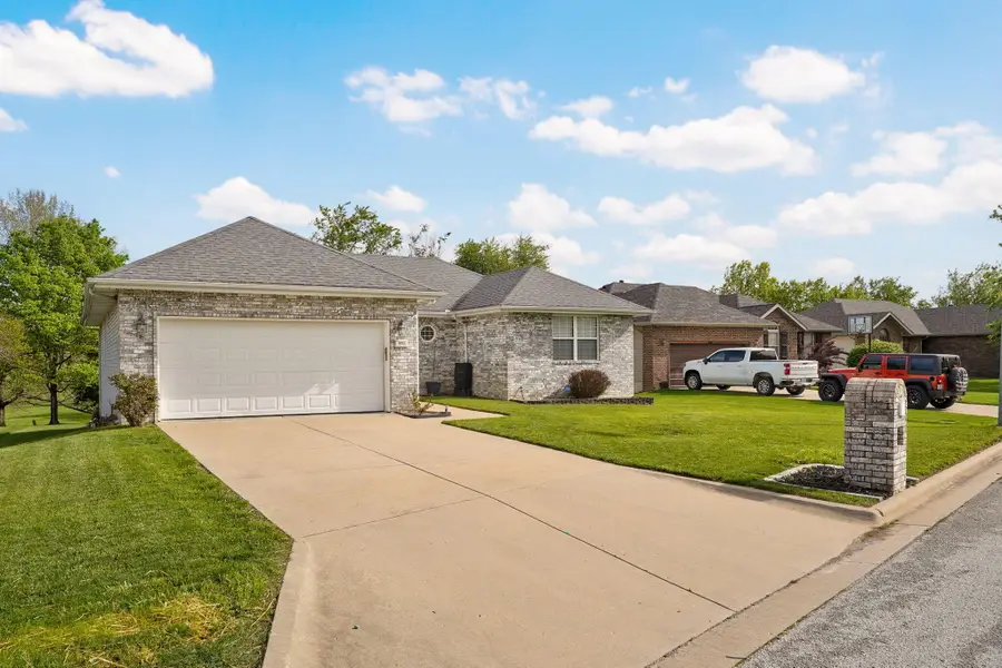 991 W Bates Drive, Nixa, MO 65714 - #2