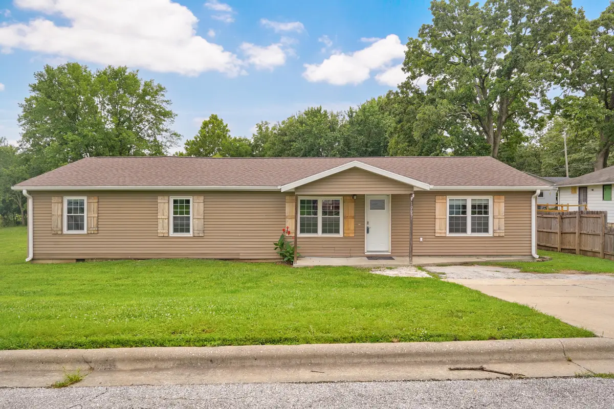 1009 W Division Street, Bolivar, MO 65613 - #1