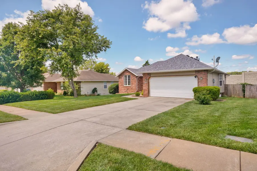 3523 S Brunswick Avenue, Springfield, MO 65809 - #2