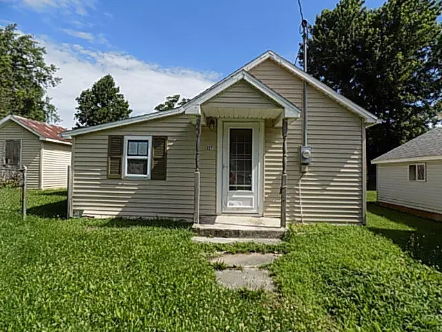 227 E Garfield Avenue, Seymour, MO 65746 - #1