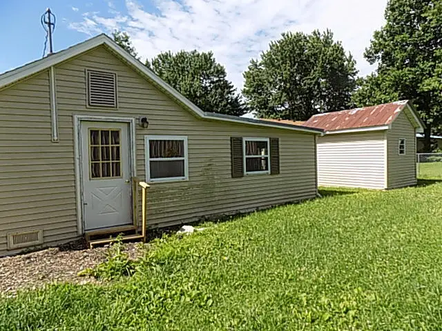 227 E Garfield Avenue, Seymour, MO 65746 - #3