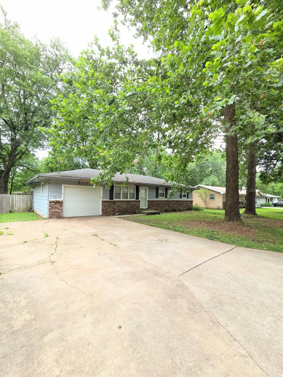210 S Drenda Avenue, Republic, MO 65738 - #3