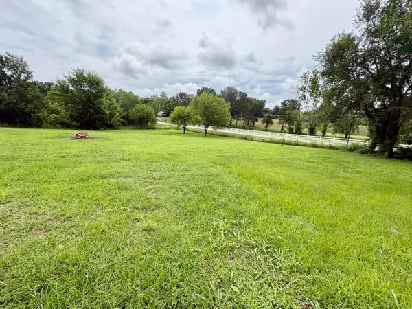 110 N Gymnasium Street, Everton, MO 65646