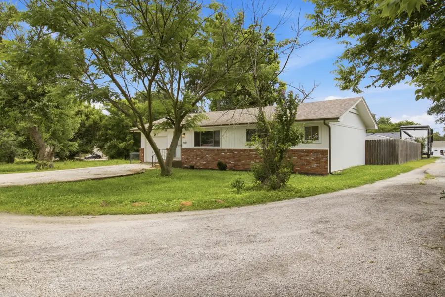 1020 S Clark Avenue, Bolivar, MO 65613 - #3