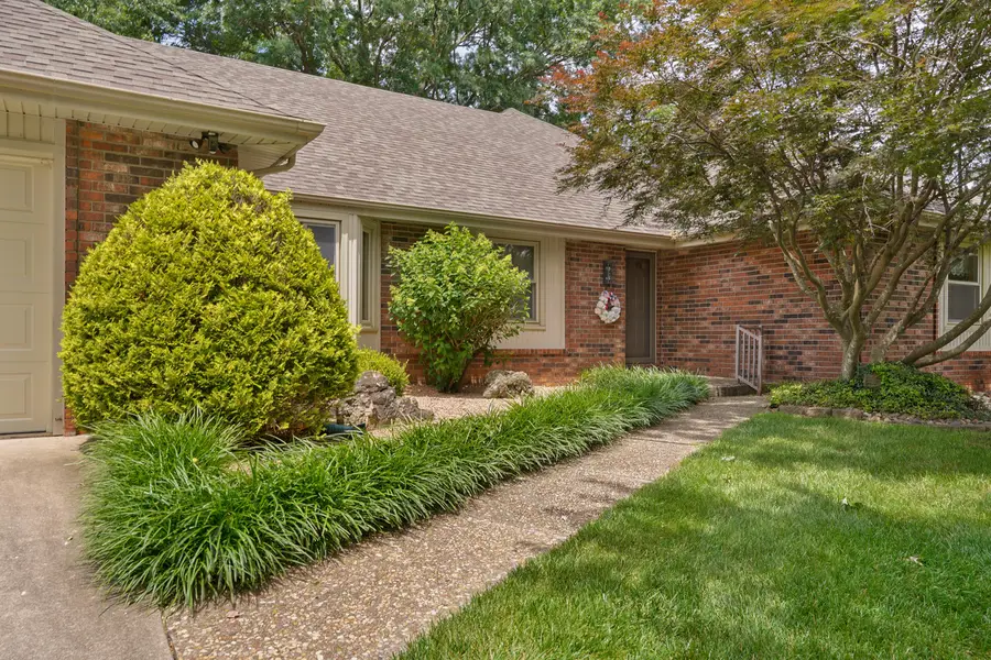 1735 E Vincent Drive, Springfield, MO 65804 - #2
