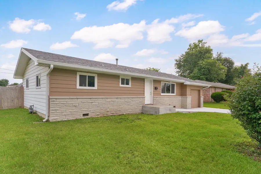 122 W Charles Street, Republic, MO 65738 - #2