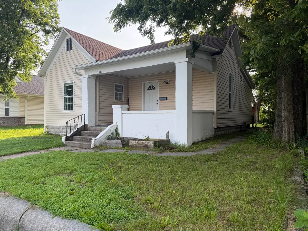 2009 S Empire Avenue, Joplin, MO 64804 - #1