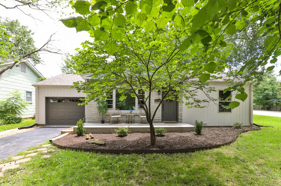 1520 S Pickwick Avenue, Springfield, MO 65804 - #2