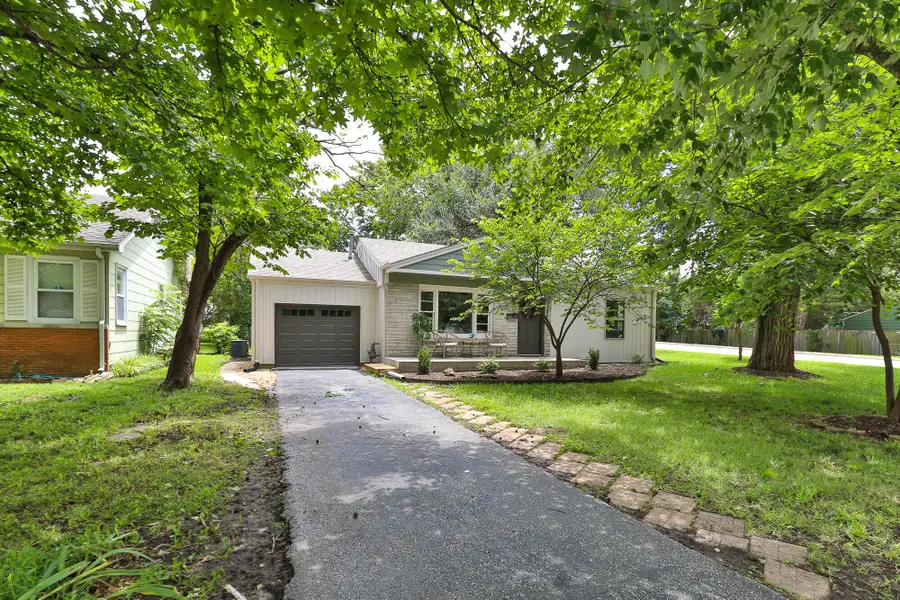 1520 S Pickwick Avenue, Springfield, MO 65804 - #3