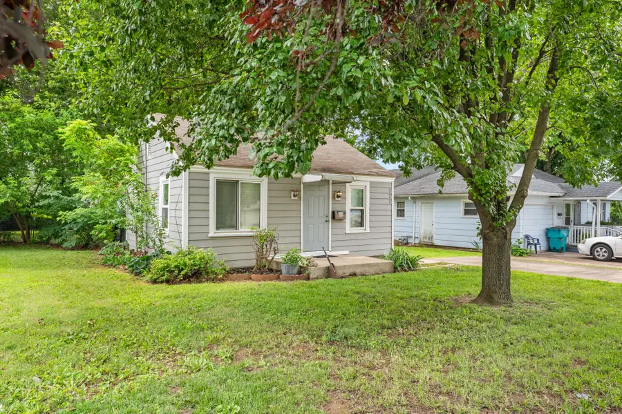 922 S Scenic Avenue, Springfield, MO 65802 - #2