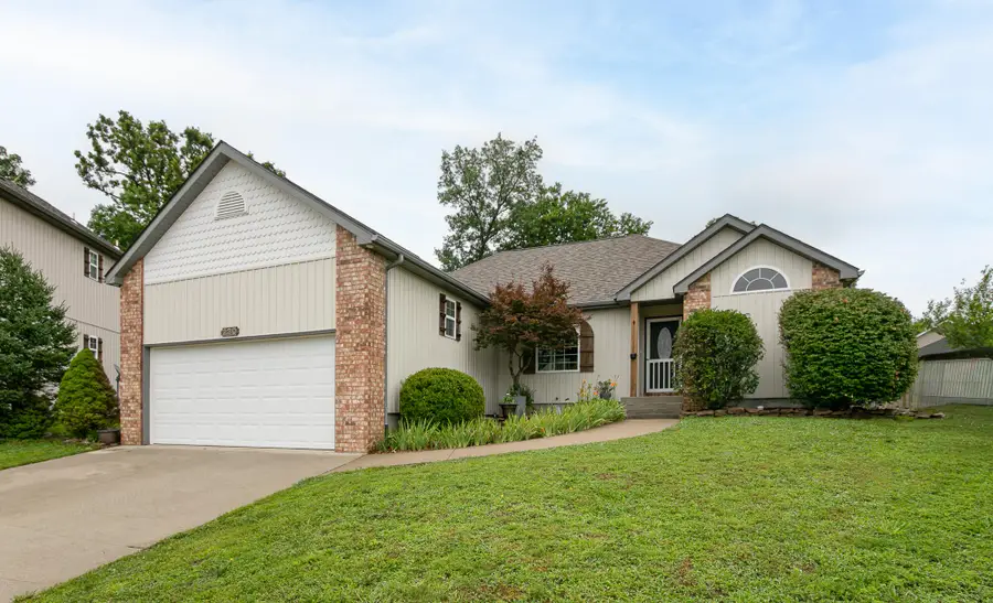 230 W Abbi Lane, Bolivar, MO 65613 - #2