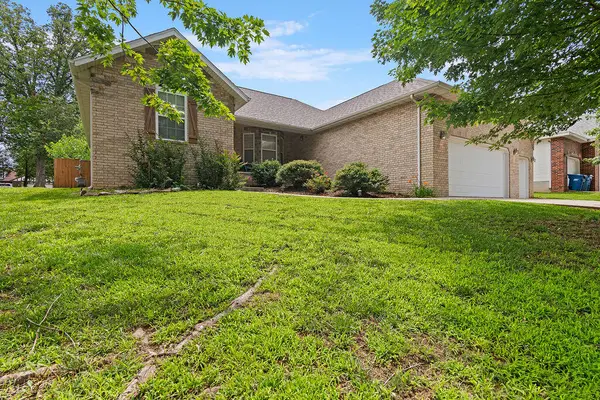3296 N Eakins Avenue, Springfield, MO 65803