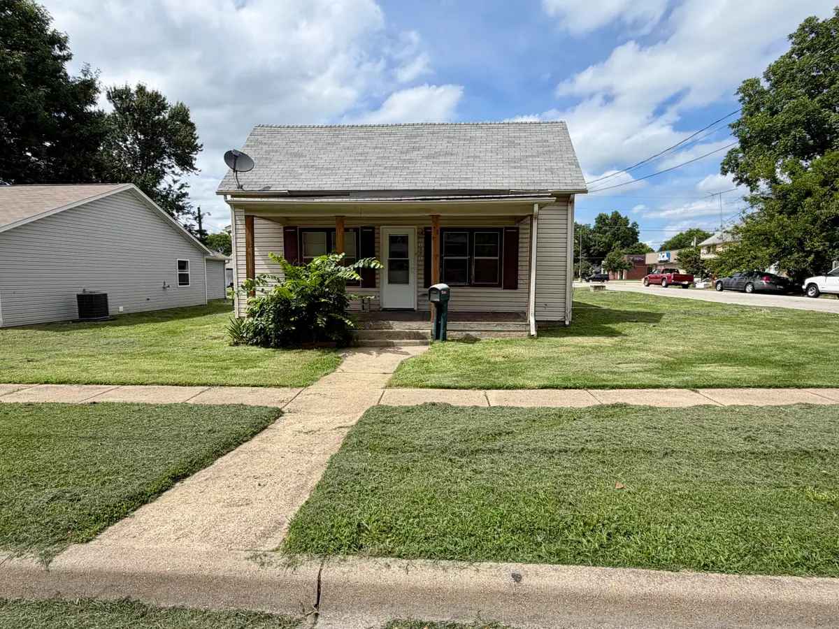 1001 W Cass Avenue, West Plains, MO 65775 - #1