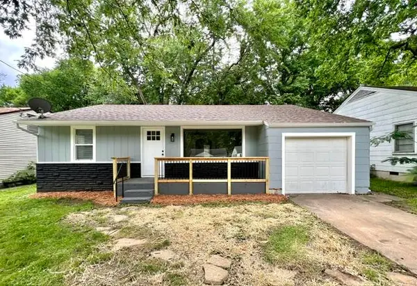 1607 N Kentwood Avenue, Springfield, MO 65803