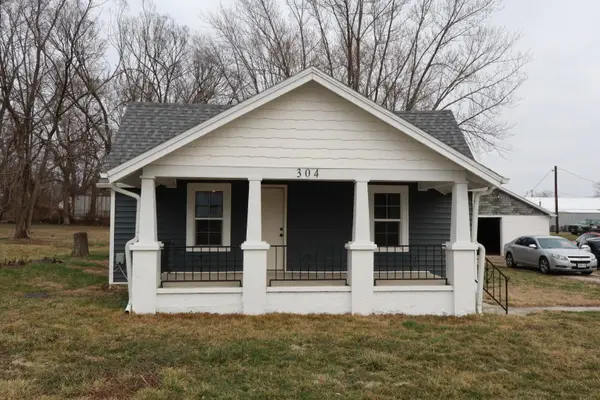 304 N Thurmond Avenue, Ash Grove, MO 65604