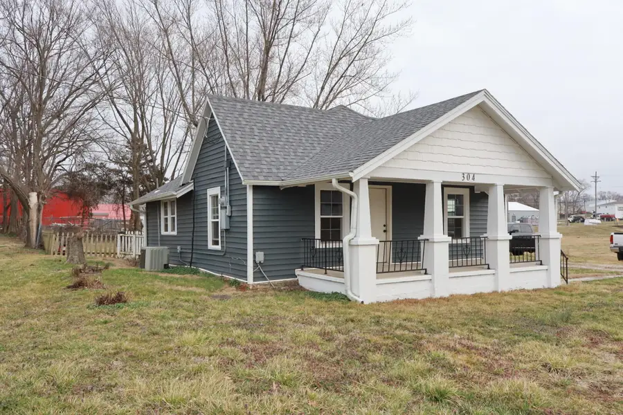 304 N Thurmond Avenue, Ash Grove, MO 65604 - #2