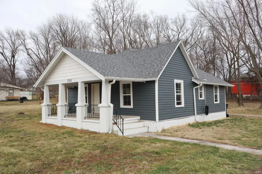 304 N Thurmond Avenue, Ash Grove, MO 65604 - #3
