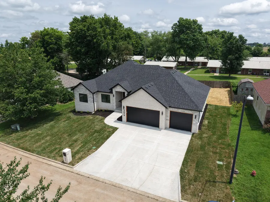 306 Park Cir, Sparta, MO 65753 - #2
