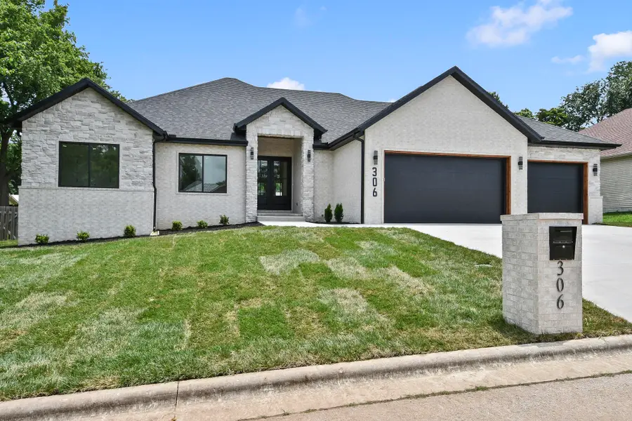 306 Park Cir, Sparta, MO 65753 - #3