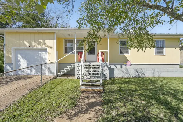 303 Walnut Street, Hollister, MO 65672