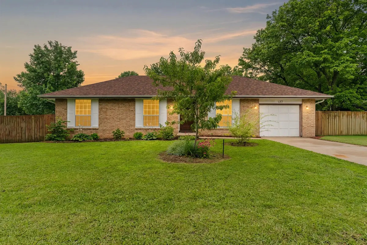 137 N Wynwood Avenue, Republic, MO 65738 - #1
