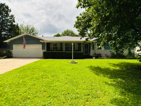 2049 S Brighton Drive, Springfield, MO 65804