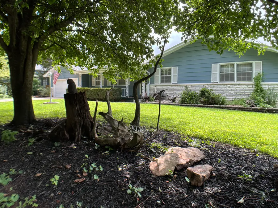 2049 S Brighton Drive, Springfield, MO 65804 - #2