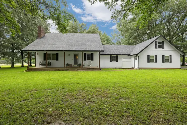 1238 E 425th Road, Bolivar, MO 65613