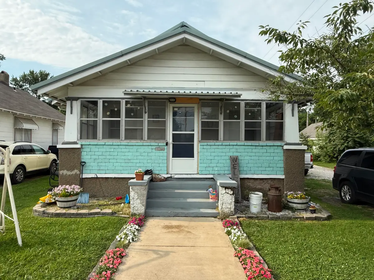 108 W Cleveland Avenue, Monett, MO 65708 - #1