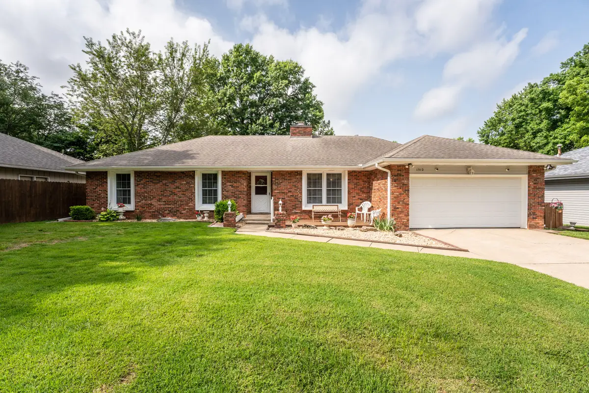 1512 E Walnut Lawn Street, Springfield, MO 65804 - #1