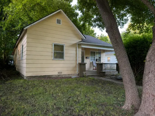 1049 E Pacific Street, Springfield, MO 65803