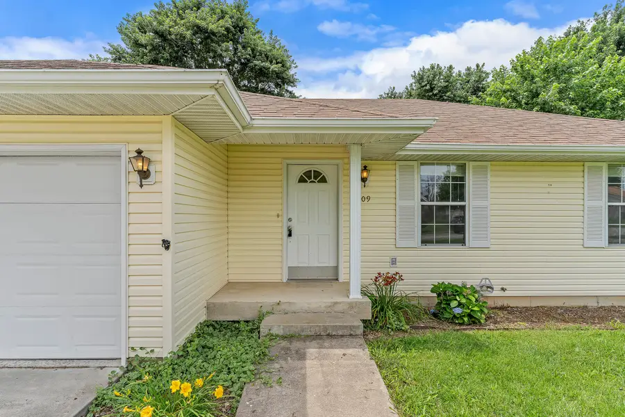 509 S Whippoorwill Drive, Strafford, MO 65757 - #2