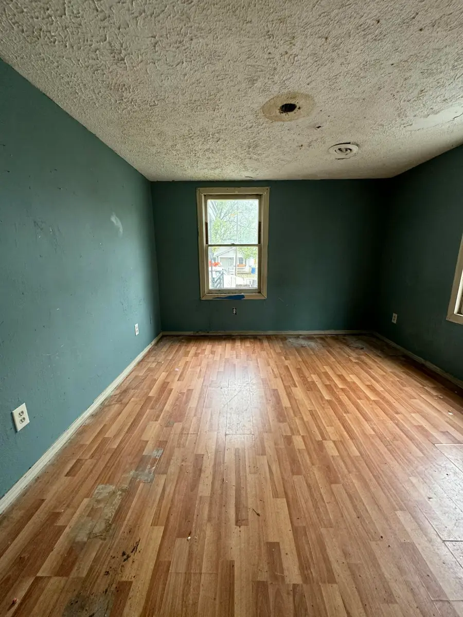 910 S Newton Avenue, Springfield, MO 65806 - #2