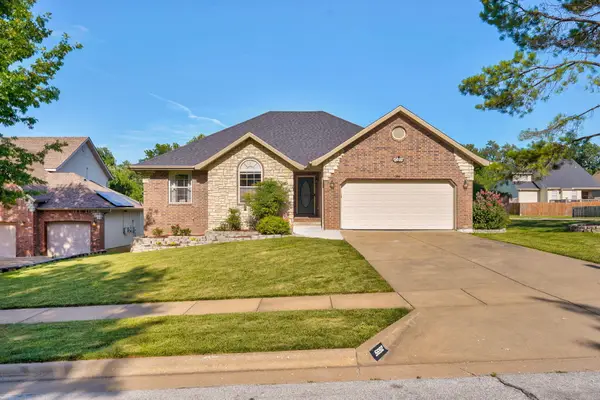 5692 S Fox Hollow Avenue, Springfield, MO 65810