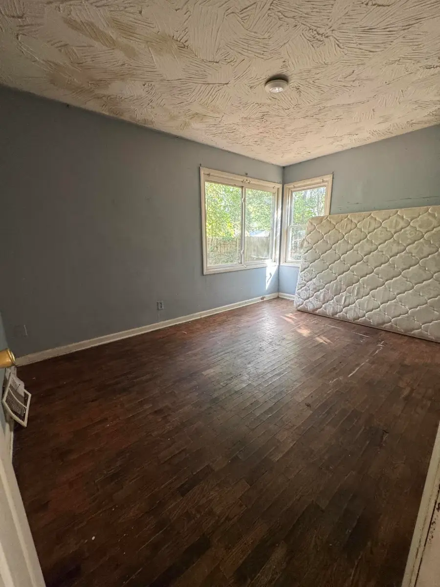 1350 S Newton Avenue, Springfield, MO 65807 - #3