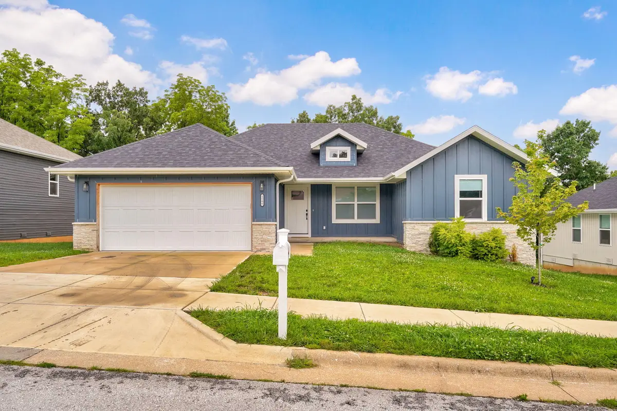 1506 W Parkview Avenue, Ozark, MO 65721 - #1