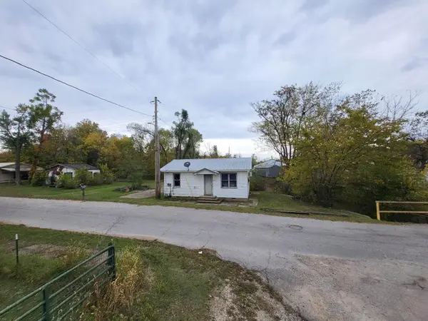 8885 Park Street, Birch Tree, MO 65438
