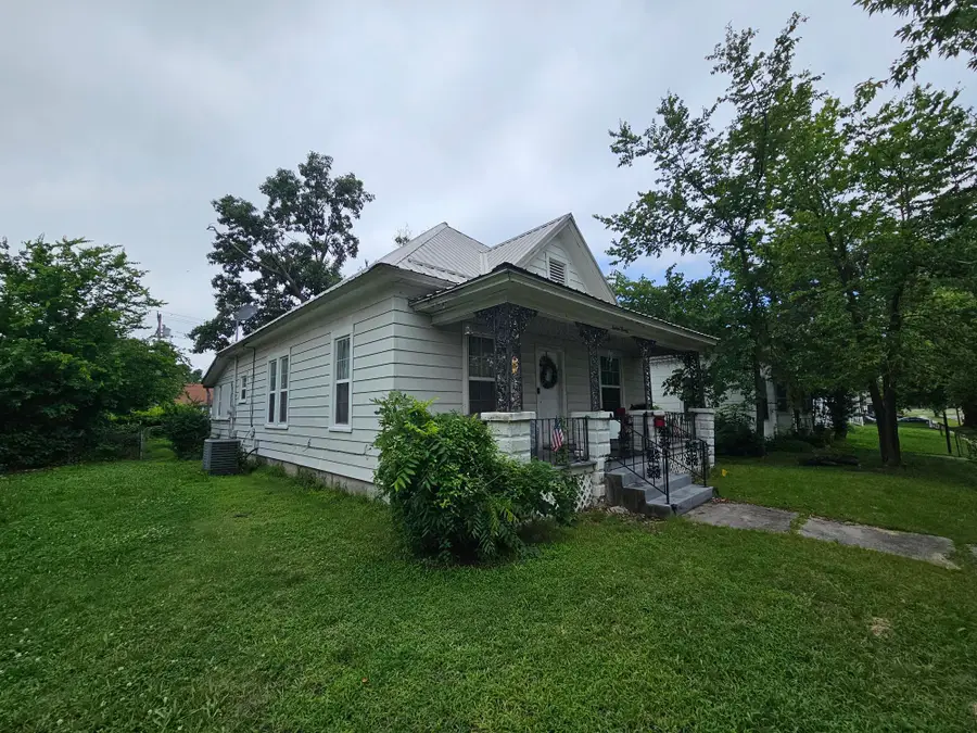 1620 S Connor Avenue, Joplin, MO 64804 - #2