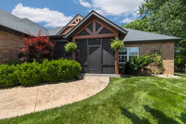 1911 N Pavilion Place, Strafford, MO 65757