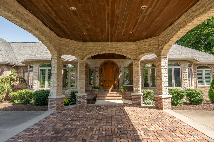 410 S Oaks Drive, Springfield, MO 65809 - #3