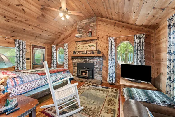 149 Princeton Avenue, Hollister, MO 65672