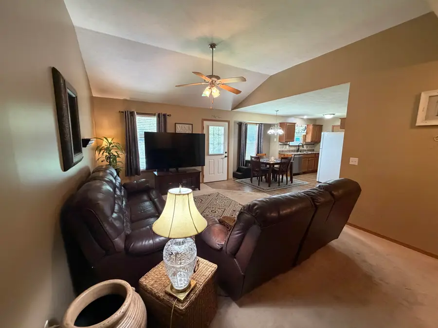 835 S Natalie Avenue, Springfield, MO 65802 - #3